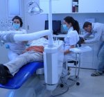 Dentistes solidaris de Girona, amb el suport de Dipsalut, ofereix tractaments odontològics a persones en situació de pobresa