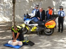 La Policia Municipal de Girona guanya més capacitat de reacció davant d’una aturada cardíaca