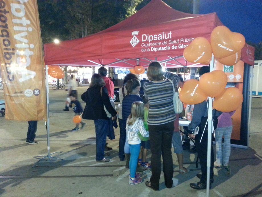 Dipsalut ensenya a utilitzar els desfibril·ladors durant les Fires de Sant Narcís