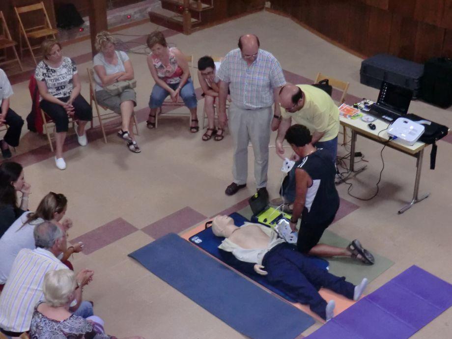 Primera demostració pública de l’ús dels desfibril·ladors