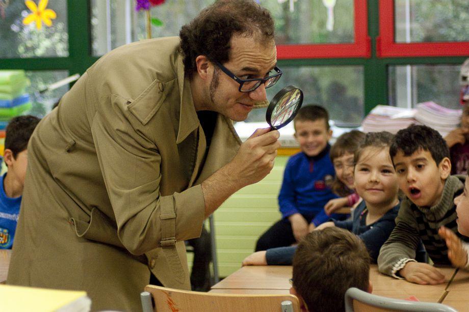 Aprendre a tenir cura de les dents amb el Detectiu Queixal Corcat