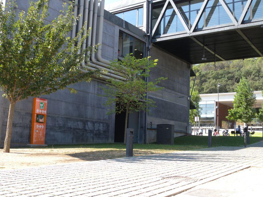 Dipsalut ensenya a utilitzar els desfibril·ladors als treballadors del Parc Científic