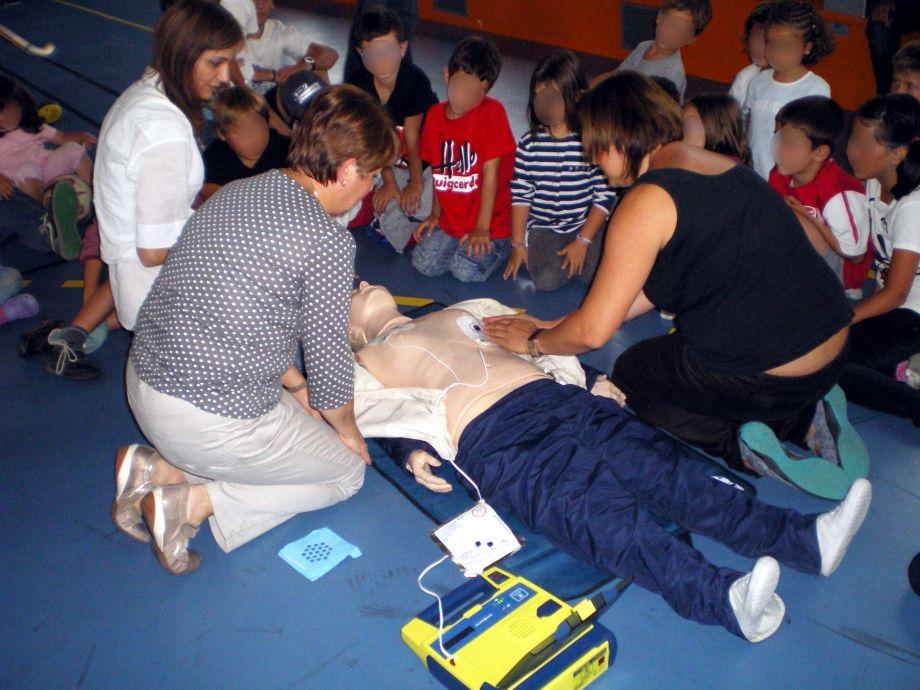 demostració pública de l'ús dels desfibril·ladors a Bolvir