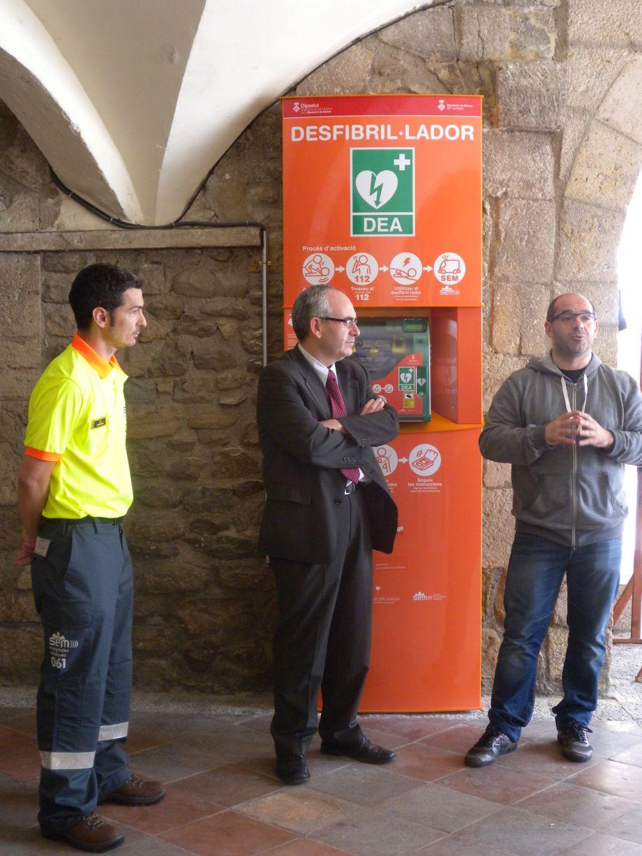 Entren en funcionament els primers desfibril·ladors implantats per Dipsalut
