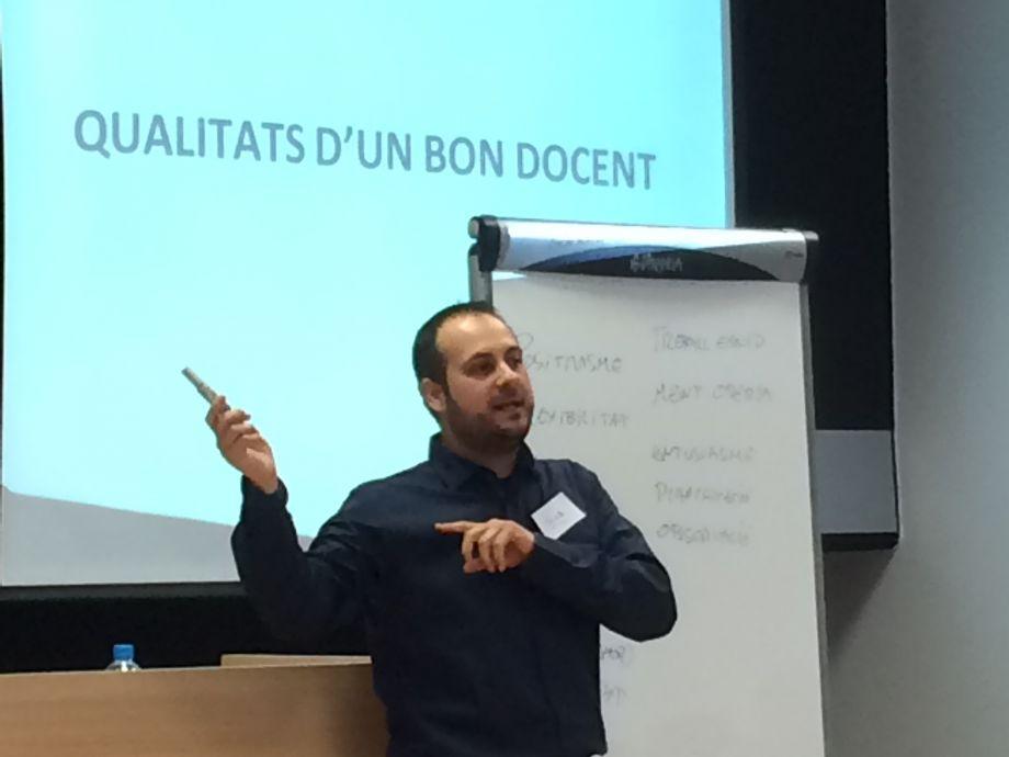 sessió de formació per a docents del "Sigues Tu" impartida per Òscar Borràs