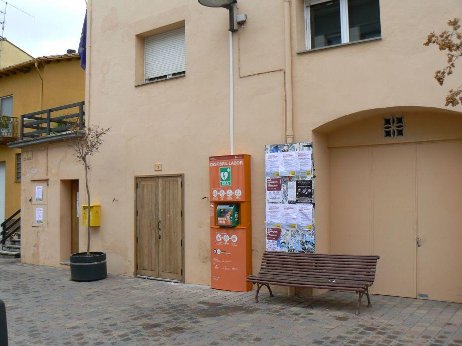 Desfibril·lador extern automàtic instal·lat a Montagut i Oix