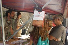 Parada muntada al mercat setmanal d'Olot