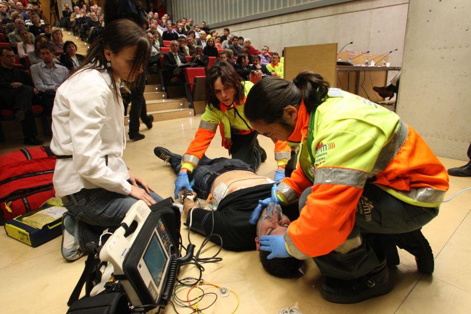 Simulació desfibril·lació als alcaldes/esses