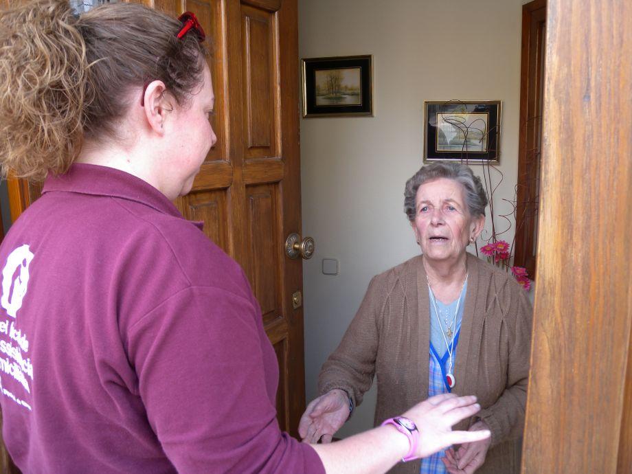 Visita de seguiment a una usuària del Servei Local de Teleassistència Domiciliària