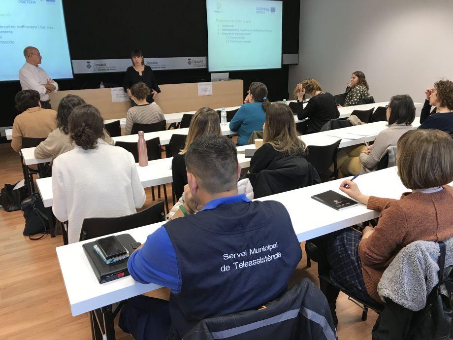 Imatge de la primera edició del curs de prevenció de maltractaments a les persones grans