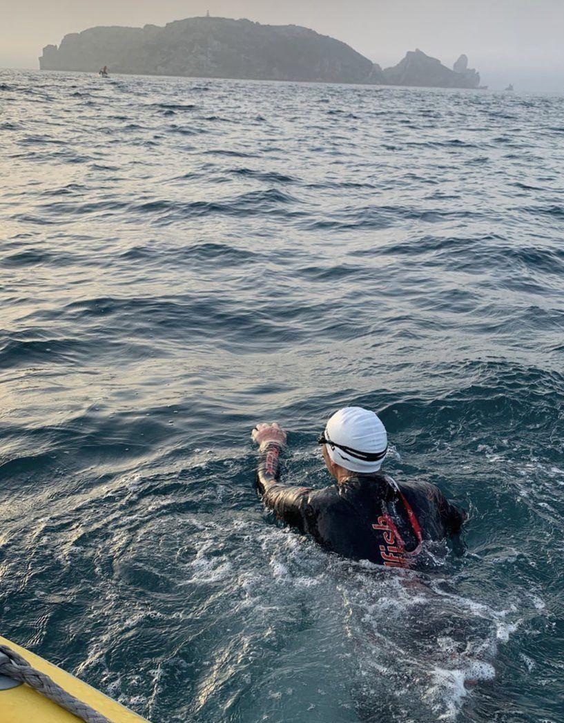 Un dels nedadors de l'equip de Dipsalut a l'Oncoswim, en un instant de la cursa. Font: Diputació de Girona/Oncolliga