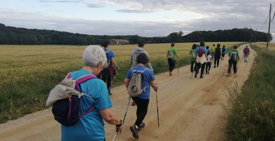 Fotografia d'una de les sessions de la prova pilot "Activa't amb la natura", del programa d'activitat física de Dipsalut. Localització: Caldes de Malavella