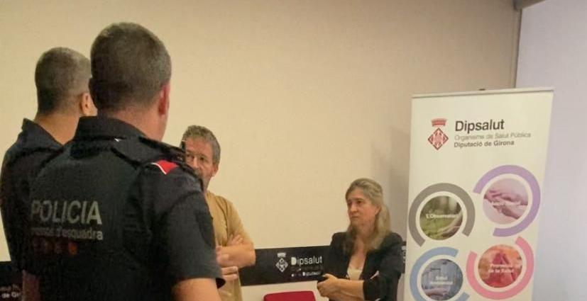 Dos agents de l'Àrea Marítima dels Mossos d'Esquadra rescullen 4 Quick Rescue a Dipsalut