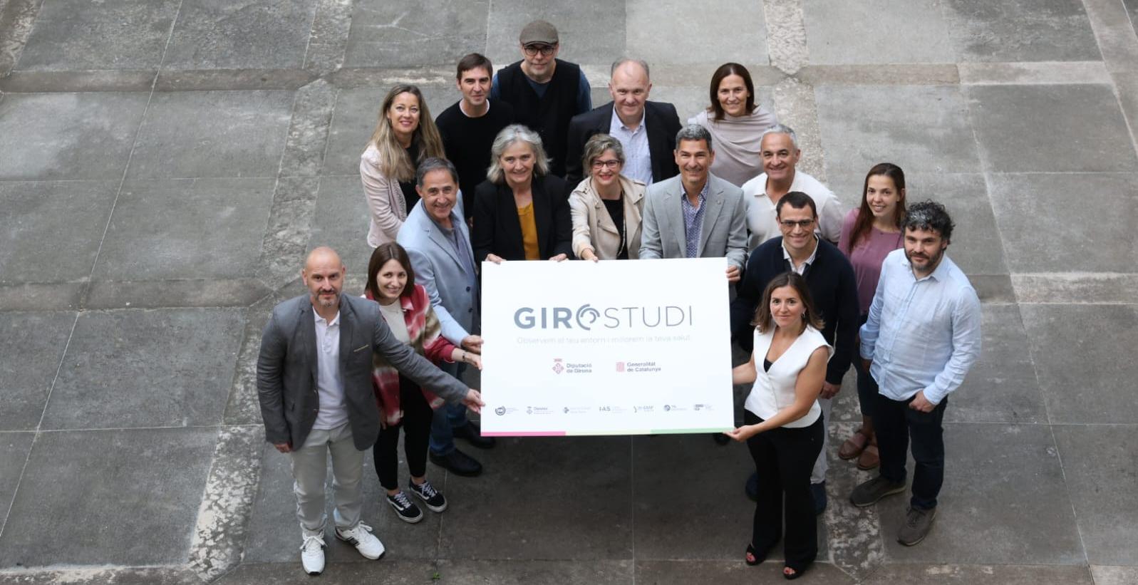 Fotografia de grup amb les insitucions que formen part del Girostudi i alguns membres del comitè científic